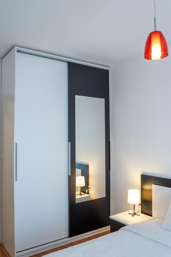 Sunny 1Bdr Apartment Near Center Sofia Eksteriør bilde